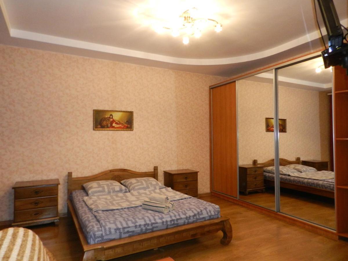 1-Room Apartment 50M2 On Metalurhiv Avenue 17, By Grandhome Zaporizhia Exterior foto