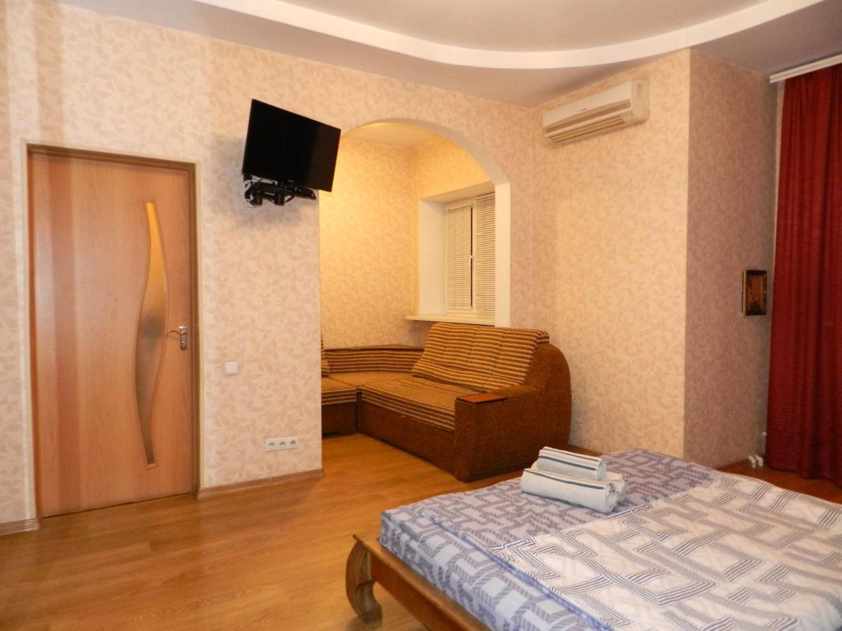 1-Room Apartment 50M2 On Metalurhiv Avenue 17, By Grandhome Zaporizhia Exterior foto